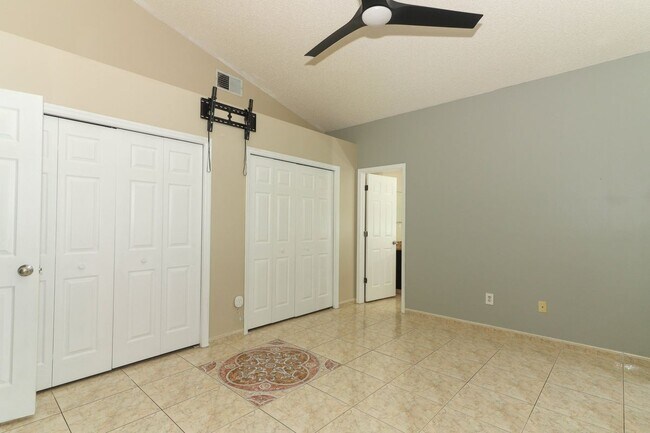 Foto del edificio - 743 Deacon Winn Ct