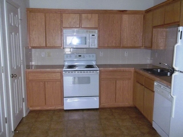 Foto del edificio - 2910 Ashley Dr