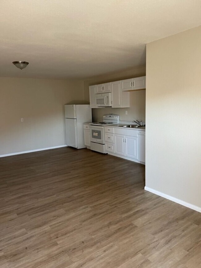 Foto del edificio - 2 bedroom/ 1 bath Apartment for Rent in Ra...