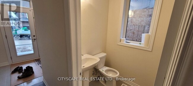 Building Photo - 29 Sundin Dr