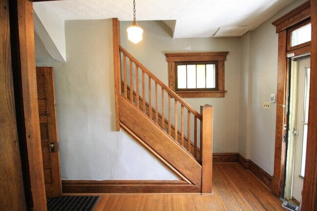 Foto del edificio - 142 E Northwood Ave
