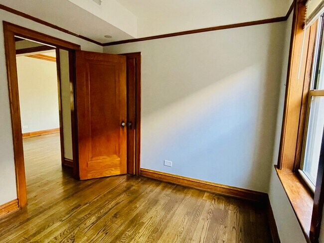 Foto del edificio - 4623 S Harding Ave