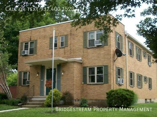 Foto del edificio - Charming 1-Bedroom Apartment with Covered ...