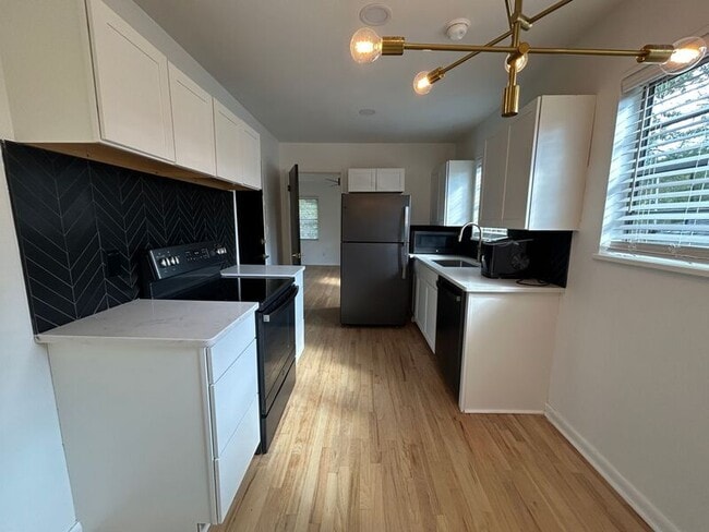Building Photo - 913 Redfern Trail