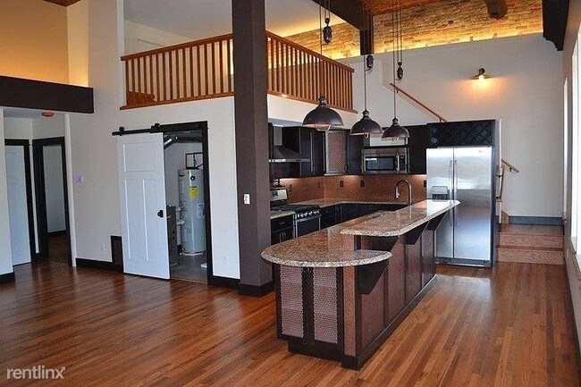 Building Photo - 246 E Main St