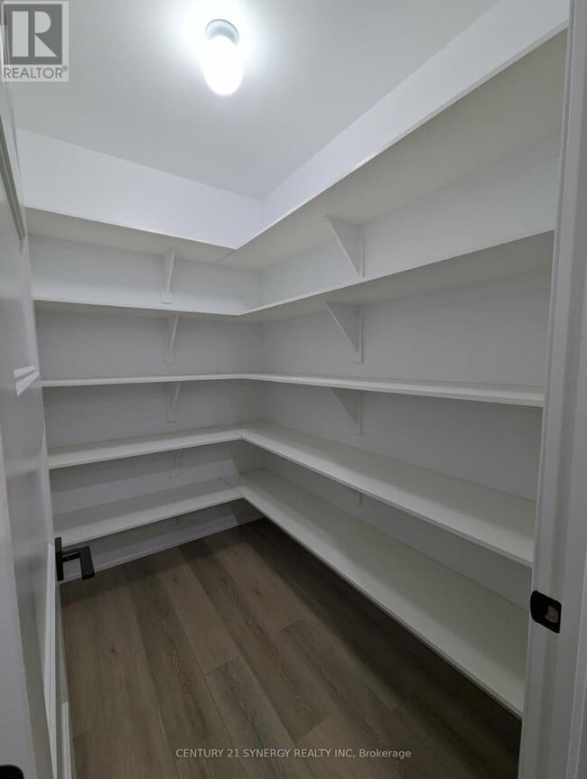 Building Photo - 824 Namur St