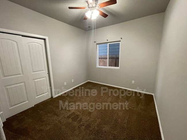 Foto del edificio - 8097 Hardwood Cir