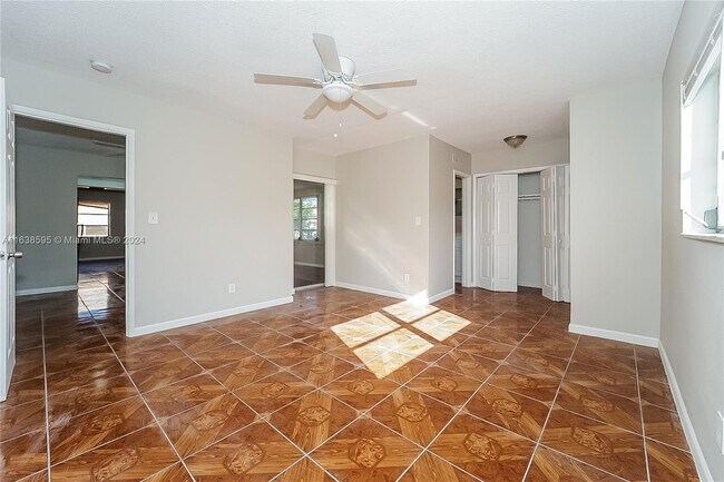 Foto del edificio - 4961 NW 41st St