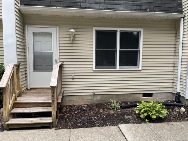 Building Photo - 158 Albemarle Dr
