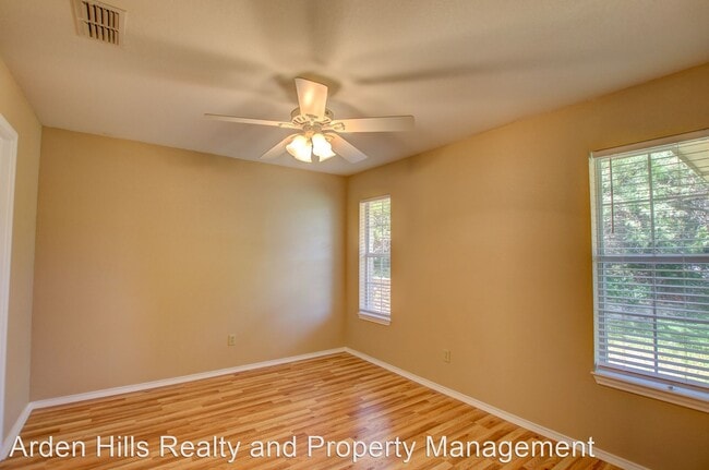 Building Photo - 3 br, 2 bath House - 309 Queen Bee Dr