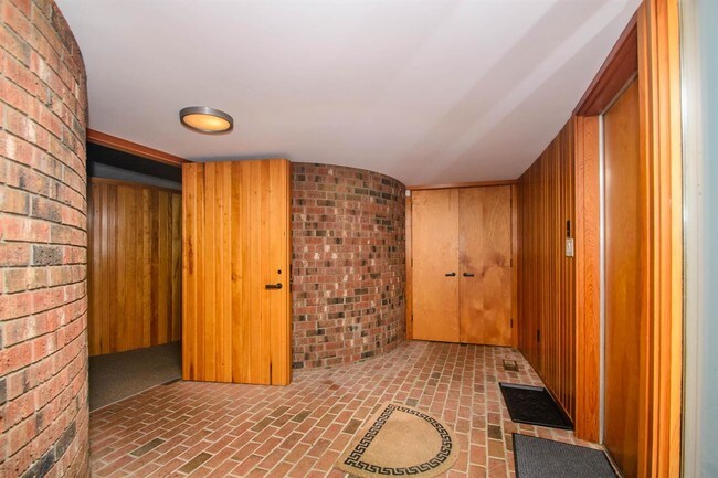 Building Photo - 205 Orchard Hills Dr