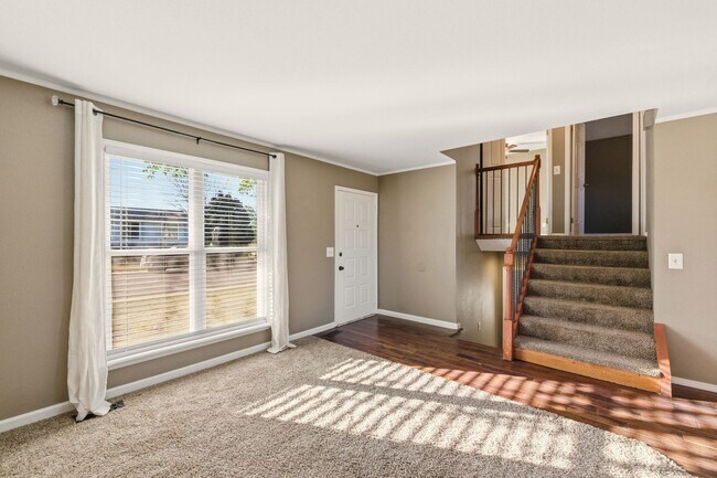 Foto del edificio - PRICE DROP! 3 Bedroom 2 Bathroom House Wit...