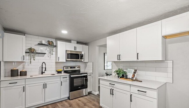 Building Photo - 316 E 46th Pl