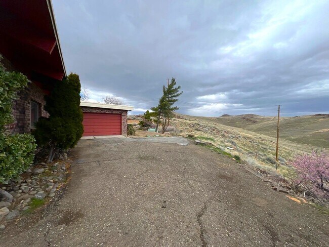Building Photo - 5455 Silver Hills Cir