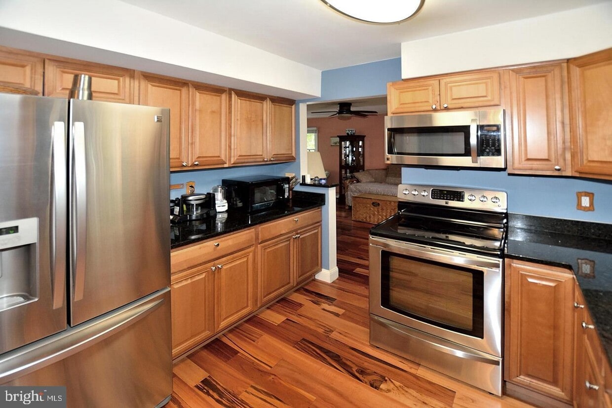 Primary Photo - 12810 Melville Ln