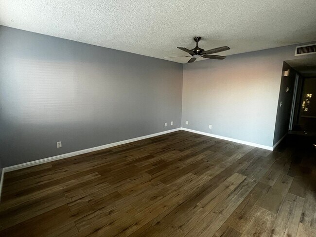 Building Photo - Cozy Condo