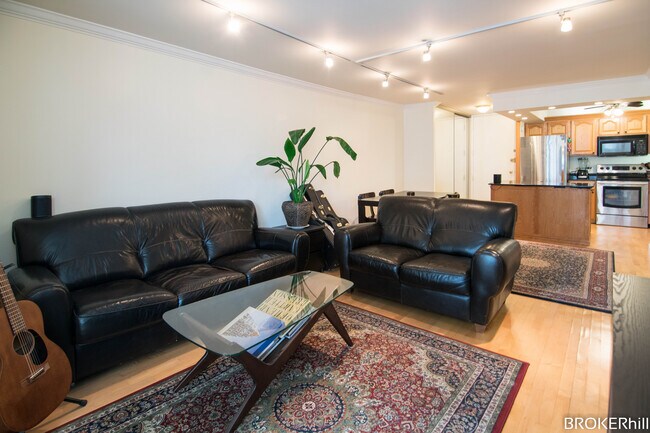 Living Room - 1340 N Dearborn St