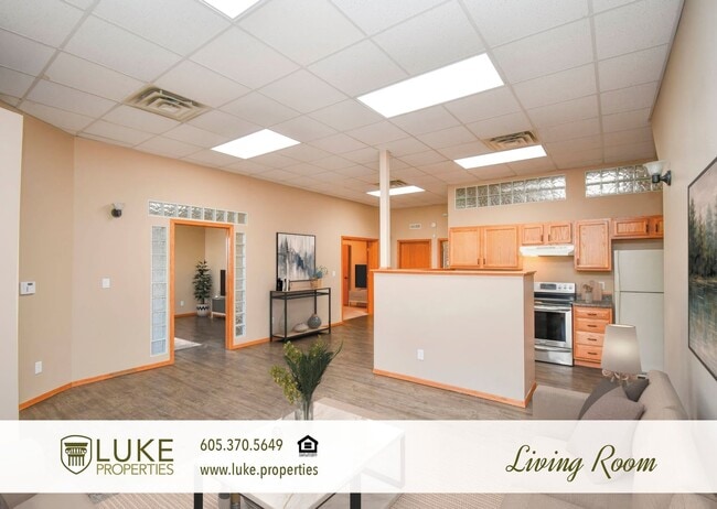 Building Photo - 332 N Blauvelt Ave