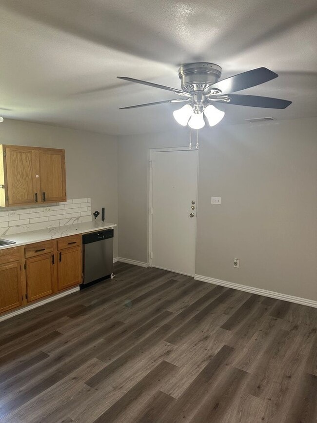 Foto del edificio - 8280 S State Hwy 78