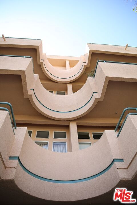 Building Photo - 4830 Elmwood Ave