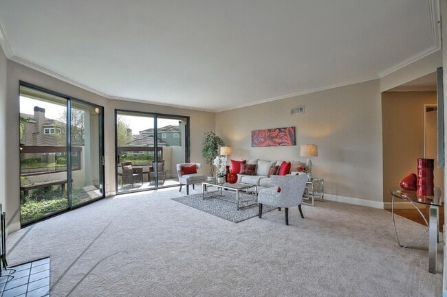 Building Photo - 530 Shorebird Cir