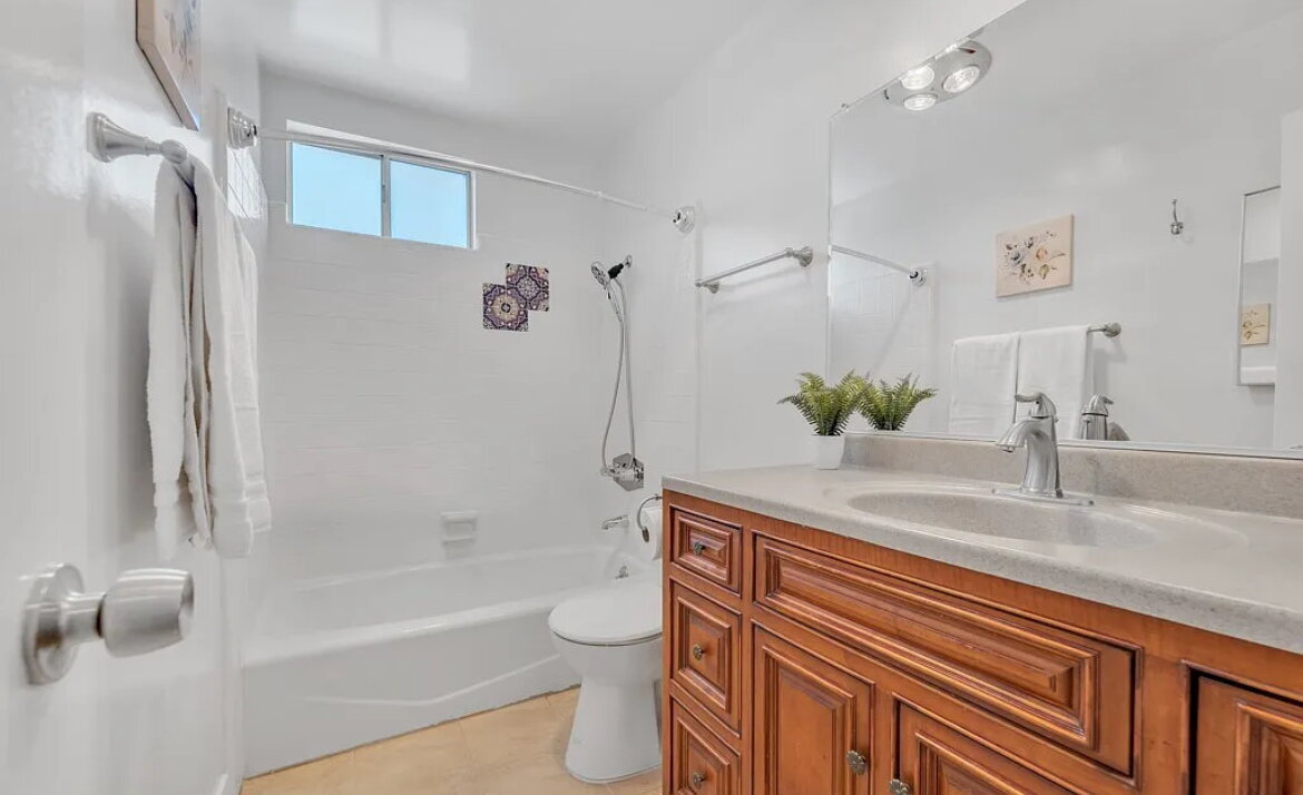 Foto principal - 7904 Laurel Canyon Blvd