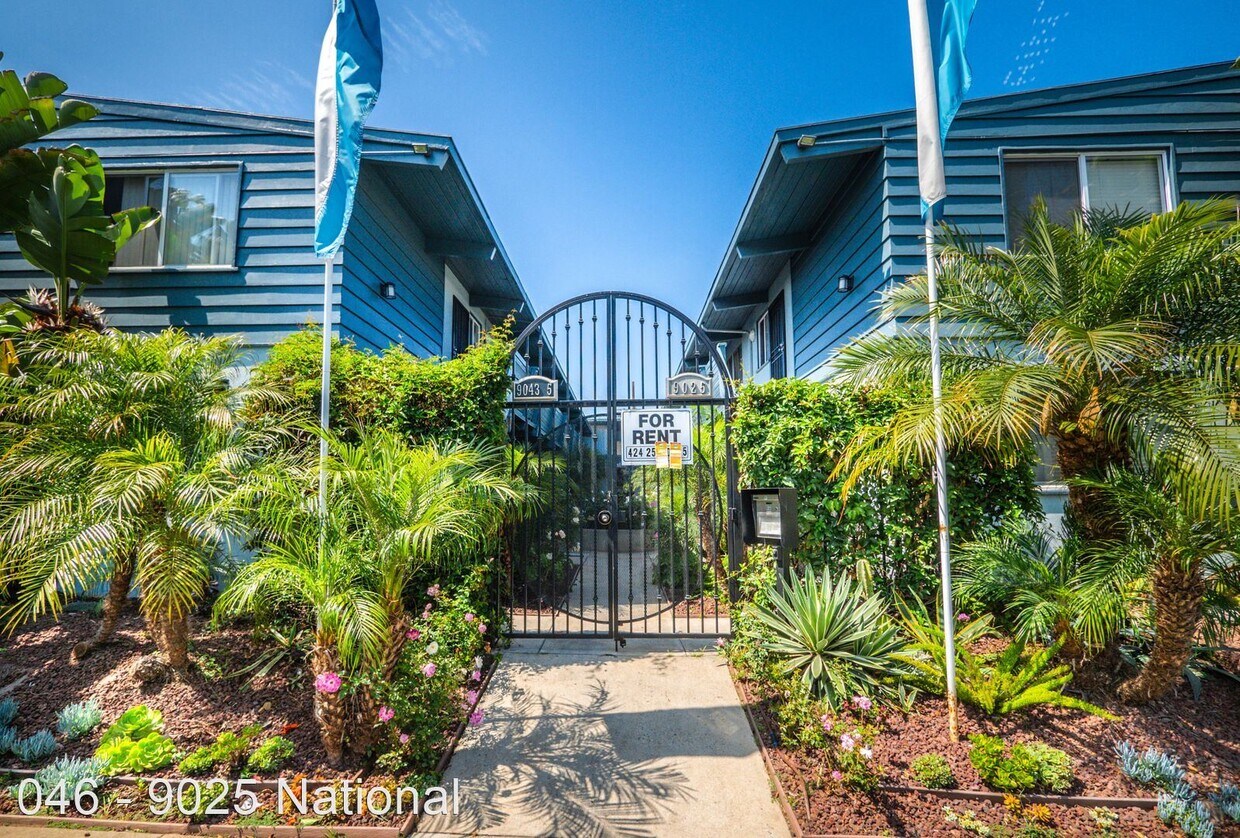 Foto principal - 9025 National Blvd