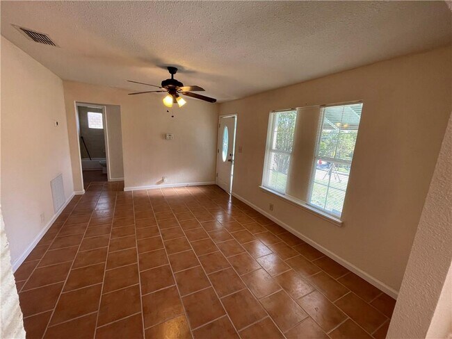 Building Photo - 5208 Ledesma Rd
