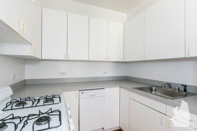 Building Photo - 816 W Waveland
