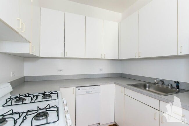 Building Photo - 816 W Waveland