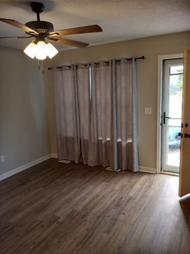 Foto del edificio - 2 bed 1.5 bath condo for rent
