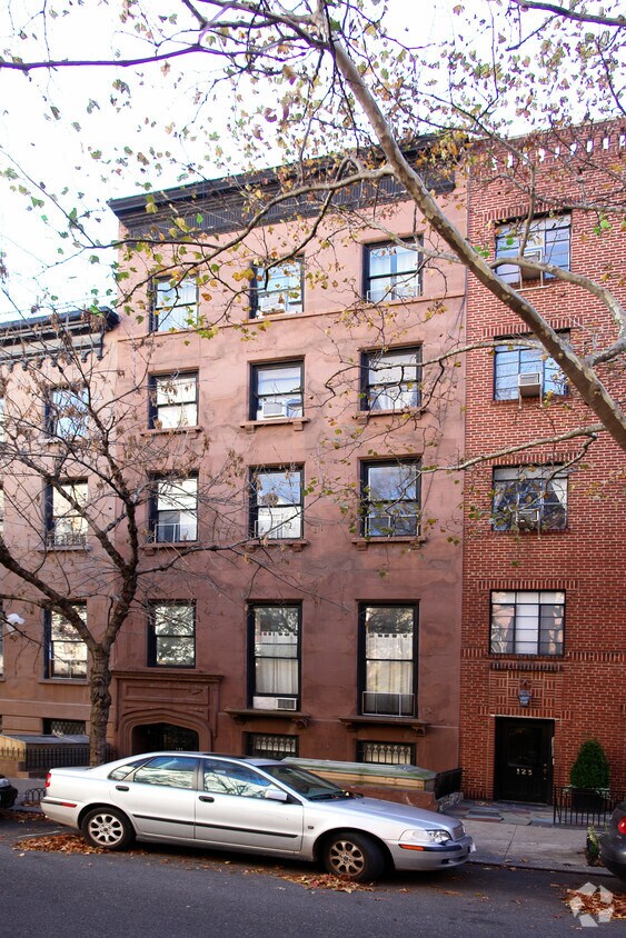Foto del edificio - 121 Henry St