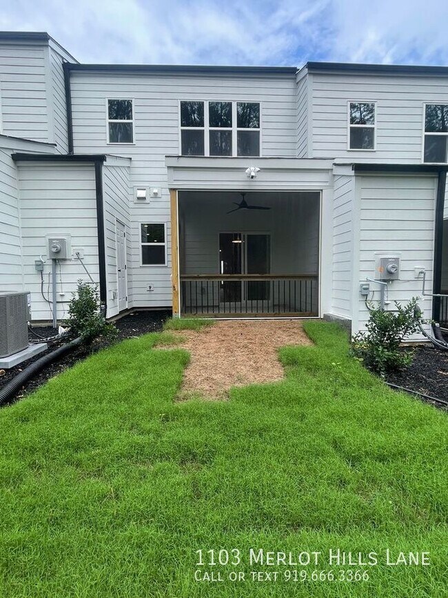 Building Photo - Charming 3 Bedroom Home
