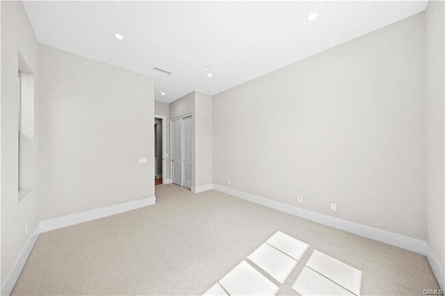 Foto del edificio - 130 Mossvine