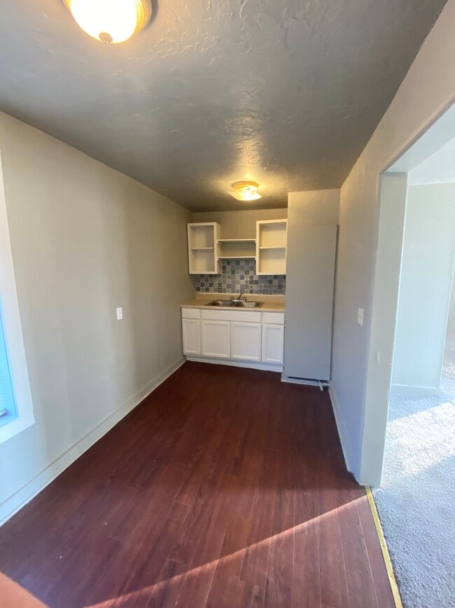 Building Photo - 1520 S Youngs Blvd