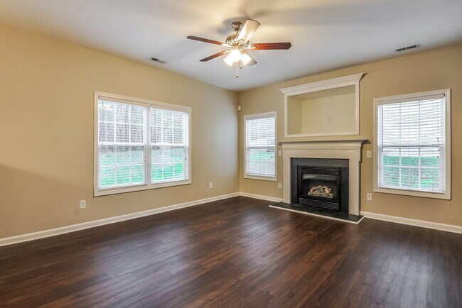 Foto del edificio - 4049 Laurel Glen Dr