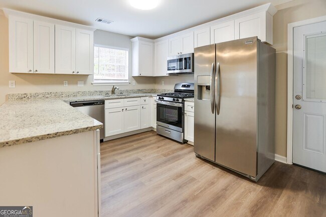 Building Photo - 450 Piney Way SW