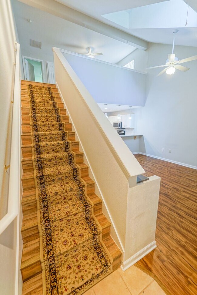 Foto del edificio - UPDATED 2 Bed / 2 Bath with LOFT in Summer...