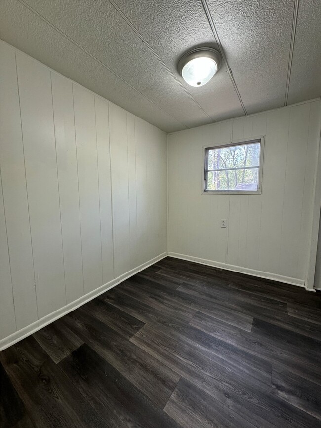 Building Photo - 104 N 1st St