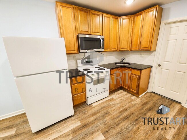 Building Photo - 1933 Colonial St