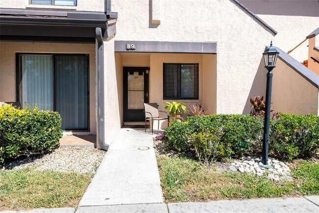 Foto del edificio - 6211 Timberlake Dr