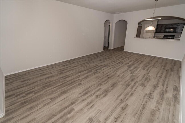 Building Photo - 3202 Primrose Dr