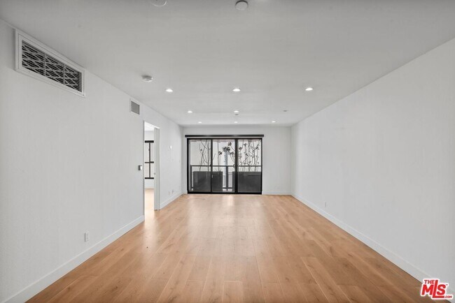 Foto del edificio - 725 N Alfred St
