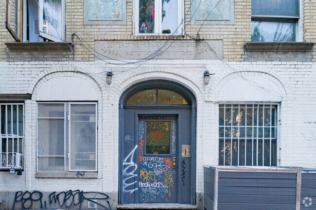 Building Photo - 431 E 6th St