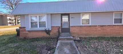 Building Photo - 2545 S Ingram Mill Rd