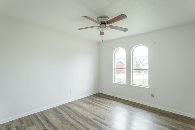 Foto del edificio - 5770-5772 Taggart Dr