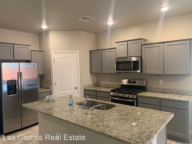 Foto del edificio - 4 br, 2 bath House - 7048 Chaco St