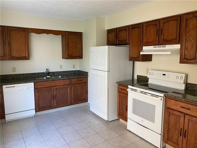 Building Photo - 3695 Indian Run Dr