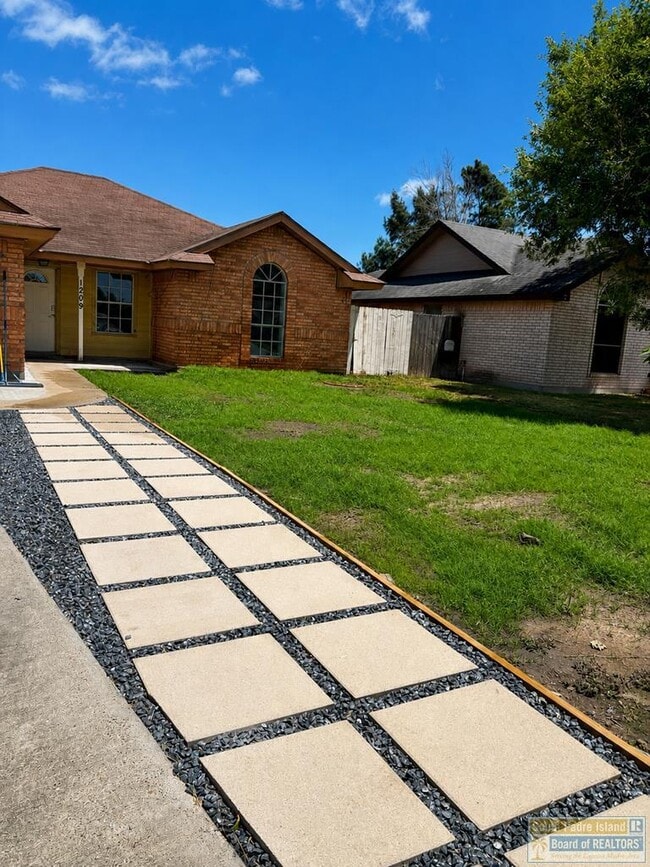 Building Photo - 1209 Mango Ct