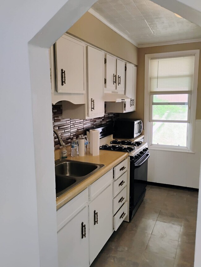 Foto del edificio - 369 Mayville Ave